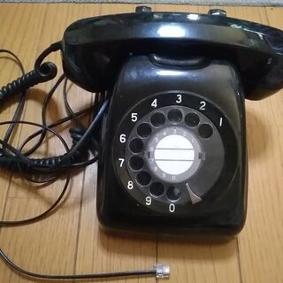 黒電話　ダイヤル式　モジュラージャック　壁の電話用モジュラーに差...