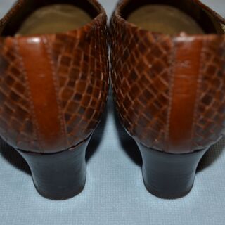 【まだ受付中】中古 Yves Saint Laurent イヴ・サンローラン 本革パンプス 編み込みデザイン 35(22.5㎝) 茶系 早い者勝ちです✨✨の画像