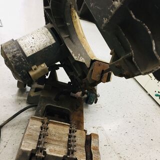マキタ B125 メタルバンドソー 【リライズ野田愛宕店】【店頭取引限定】【中古】管理番号：ITD244MKKQ1Cの画像