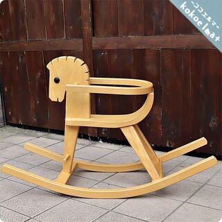 ドイツのメーカーKonrad Keller(ケラー)社のPeter(ペーター) 枠付き木馬です。ブナ材のナチュラル感と愛らしいフォルムが魅力のロッキングホース。ウッドガード付なので小さなお子様にも。