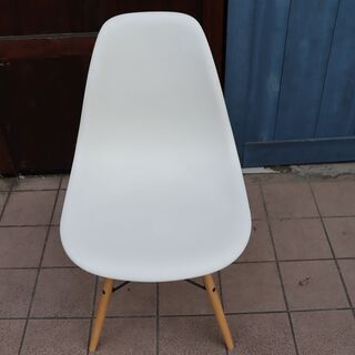 Hermanmiller(ハーマンミラー)社のイームズ ダウェルベースサイド