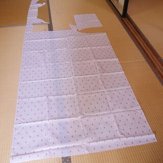 布・生地(はぎれ)白地に赤色の模様の和風柄　[No.28]の画像