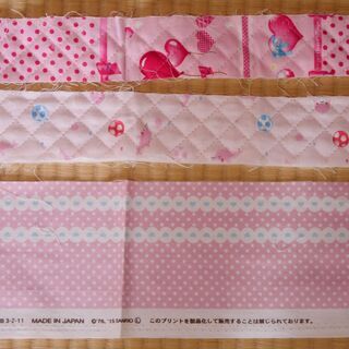 布・生地(はぎれ)ピンク色地　ジュエルペット・イルカドットハート柄[No.63]の画像