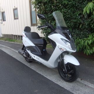 SYM RV125i 後期型(FI:インジェクションモデル)実働中古美車　バッテリーフル充電済　オイル交換後渡し　書類有の画像