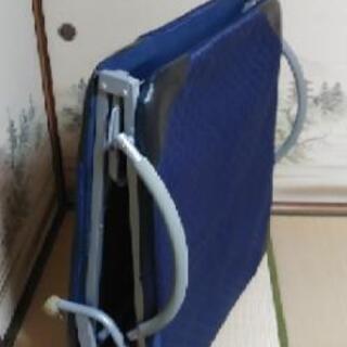 折り畳み式シングルベッド（キャスター付）の画像