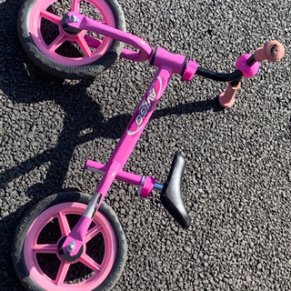 女の子用　足こぎ自転車　ストライダー　AVIGO