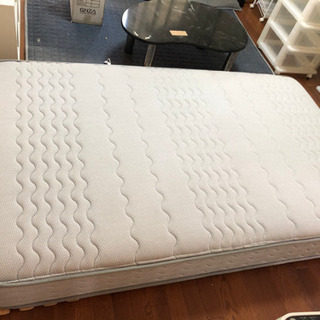【差し上げます】クイーンサイズマットレス（床置き用スノコ付き）