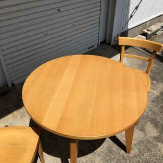 美品 ダイニング3点セット 円卓 丸テーブル 2人掛け ダイニングテーブル＆ダイニングチェア ナチュラル Cの画像