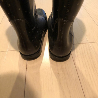 水玉のレインブーツの画像
