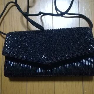 ビーズ　フォーマル　クラッチバッグ　手工芸品　未使用　ふた　かぶせ　磁石の画像