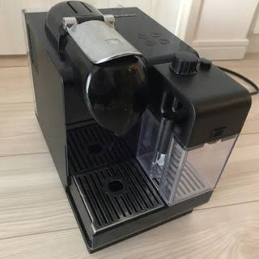ネスプレッソ　ラティシマプラス　コーヒーマシン　カプセル付き！ F421