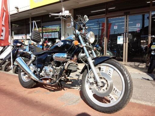 NO.3780　マグナ５０ （ＭＡＧＮＡ）　排気量刻印無シリンダー　オイルクーラー　シーシーバー　サイドバック付き　ブラック　☆彡