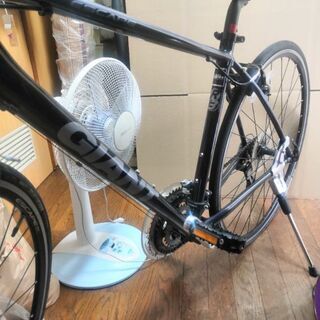 値下げ中　Giant クロスバイク ブラック 値下げしました。ジャイアントgiantの700C クロスバイク 雨天未走行