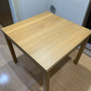 IKEA 伸縮ダイニングテーブルの画像