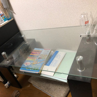 ガラステーブルの画像