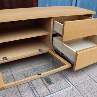 無印良品(MUJI)のオーク材 AVラック。/シンプルなTVボードは圧迫感を