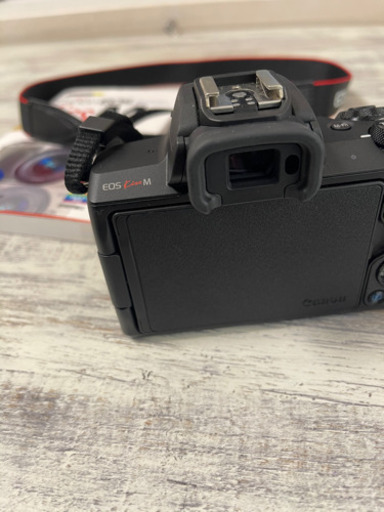 Canon  一眼レフ　ミラーレス   EOS kiss  M