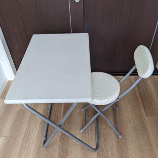 ★受け渡し者決定済み【折りたたみデスク&チェア】（汚れ・剥がれあ...