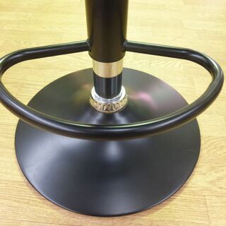カウンターチェア 幅39×奥行41×座面高58-68cm バーチェア 椅子 いす イス ブラック 黒 昇降機能付き 無段階高さ調節 回転式 モダン シック 家具 札幌市 清田区 平岡の画像