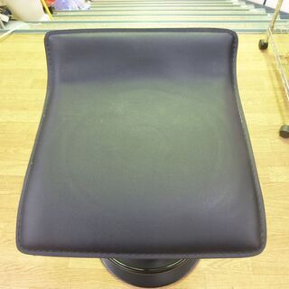 カウンターチェア 幅39×奥行41×座面高58-68cm バーチェア 椅子 いす イス ブラック 黒 昇降機能付き 無段階高さ調節 回転式 モダン シック 家具 札幌市 清田区 平岡の画像