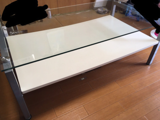 ガラス製テーブル