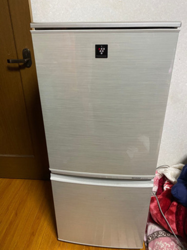 シャープ　冷蔵庫　137L