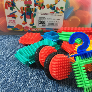   おこもり遊びにピッタリ！3歳から遊べるペタペタブロック 日本...