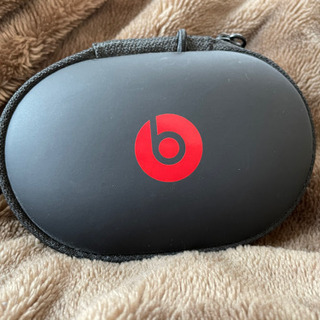 beatsのイアホン　2015年購入　ケース、充電ケーブル付き