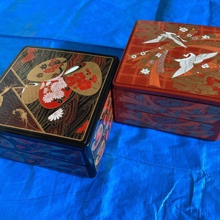 【中古】おせち料理用重箱（大2段 x 2，プラスティック製）