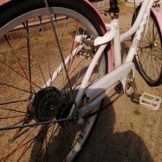 子ども用自転車　変速なし　鍵1つ　多数錆あり　24インチの画像