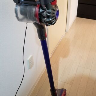 DYSON V7