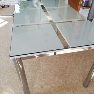 未使用ガラス製ダイニングテーブル