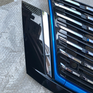 超美品　c27セレナ　e-power  グリル　エンブレム　セットの画像