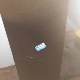 電気冷蔵庫　　　３千円 　140L　２０１３式