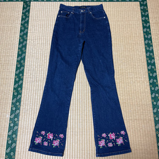 レディース ジーンズ ウエスト64  花 刺繍
