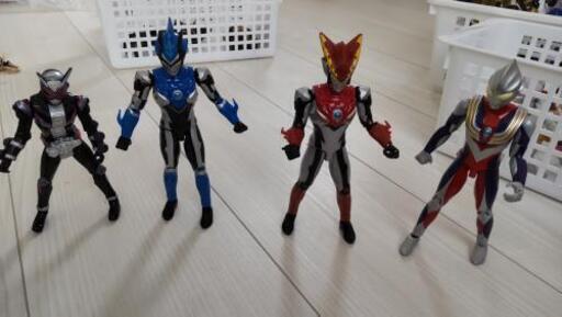仮面ライダー、ウルトラマン人形