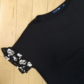 ユニクロ黒Ｔ フリル袖 Mの画像