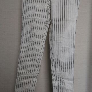 CECIL McBEEのパンツ