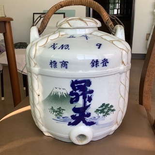 陶器酒樽の画像