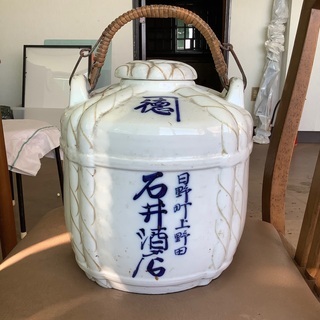 陶器酒樽の画像