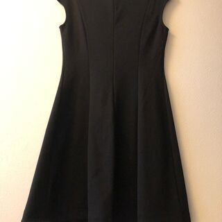 【美品！】GAPの黒色ドレスの画像