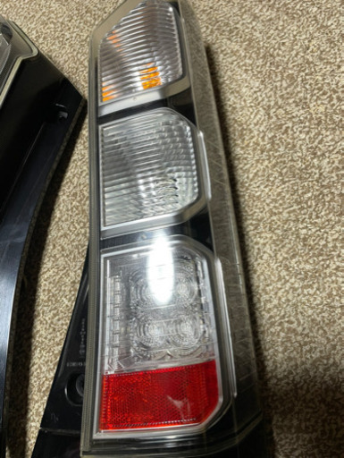 ホンダNBOX テールランプ左右