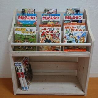 おしゃれな木の本棚の画像