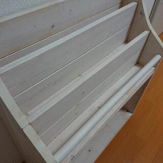 おしゃれな木の本棚の画像