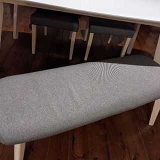 ダイニングテーブルの画像