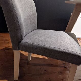 ダイニングテーブルの画像