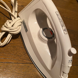 スチームアイロンSI-1001