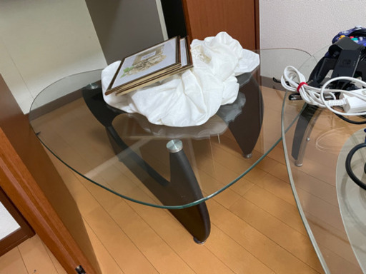 飯塚市　ガラステーブル