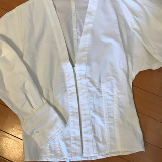 ZARA 白ブラウスの画像