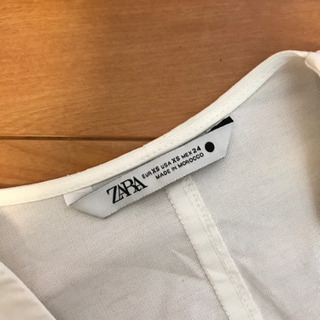 ZARA 白ブラウスの画像